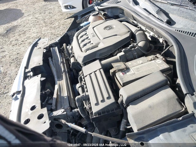 1VWBA7A38NC008938 Volkswagen Passat