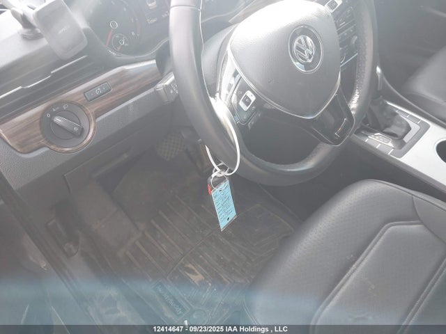 1VWBA7A38NC008938 Volkswagen Passat