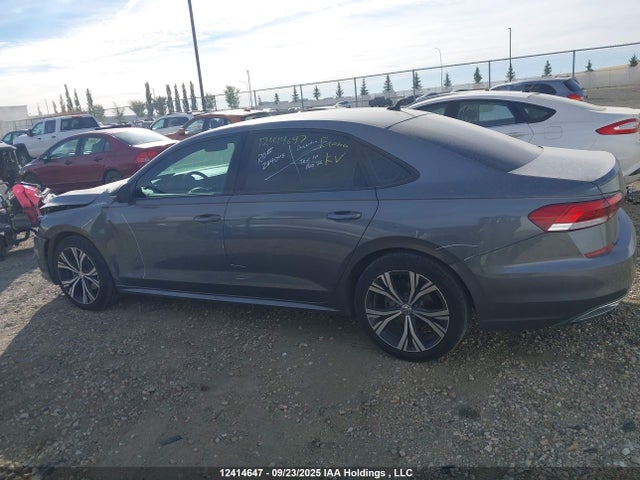 1VWBA7A38NC008938 Volkswagen Passat