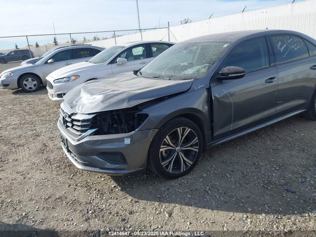 1VWBA7A38NC008938 Volkswagen Passat