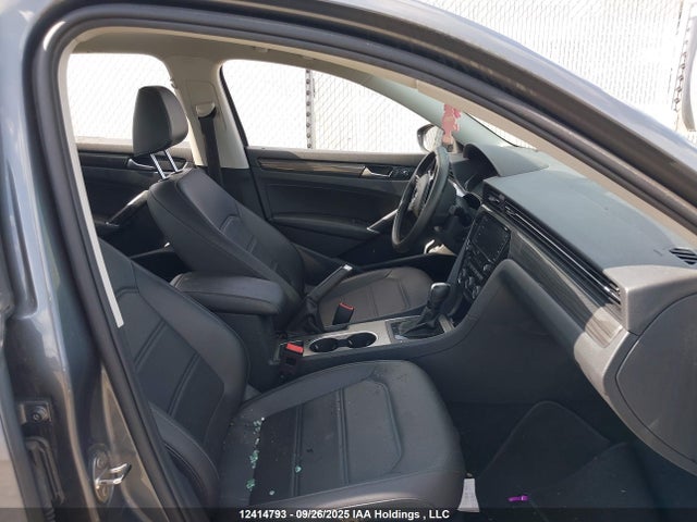12414793 :رقم المزاد ، 1VWBA7A36MC010881 vin ، 2021 Volkswagen Passat مزاد بيع