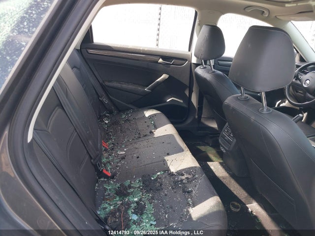 12414793 :رقم المزاد ، 1VWBA7A36MC010881 vin ، 2021 Volkswagen Passat مزاد بيع