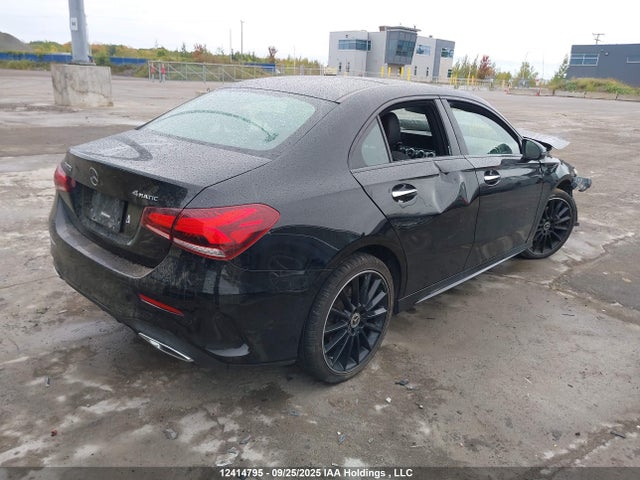 W1K3G4FB0NJ355721 Mercedes-Benz m260