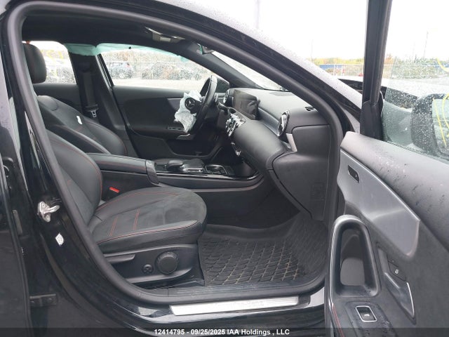 W1K3G4FB0NJ355721 Mercedes-Benz m260