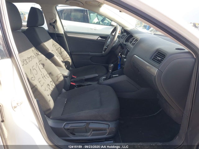 3VW1K7AJ1FM424885 Volkswagen Jetta