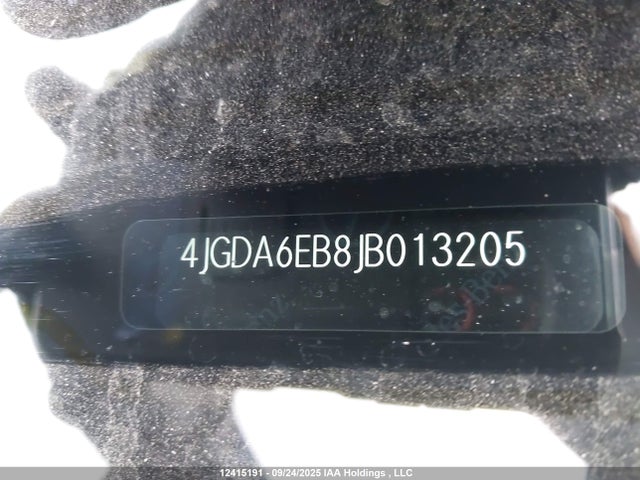 4JGDA6EB8JB013205 Mercedes-Benz m276