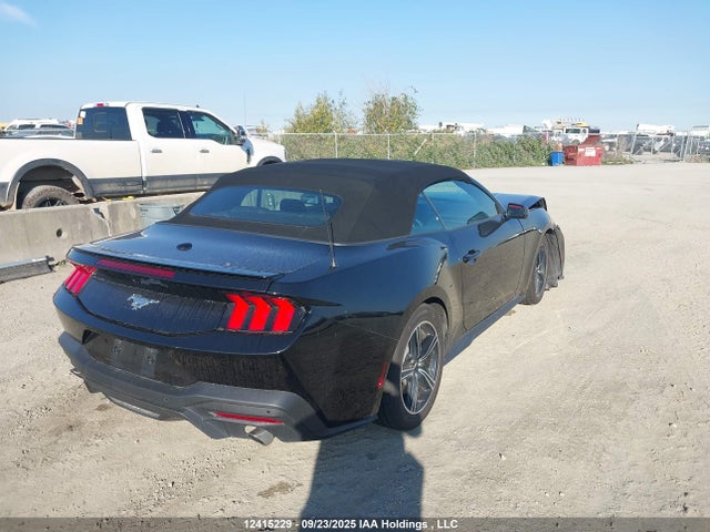 1FAGP8UH5R5133576 Ford 4v