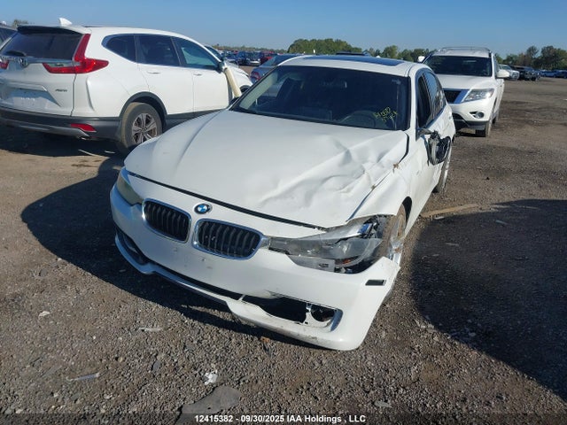 BMW 2014 2014 WBA3C3G55ENS72199 Image 2