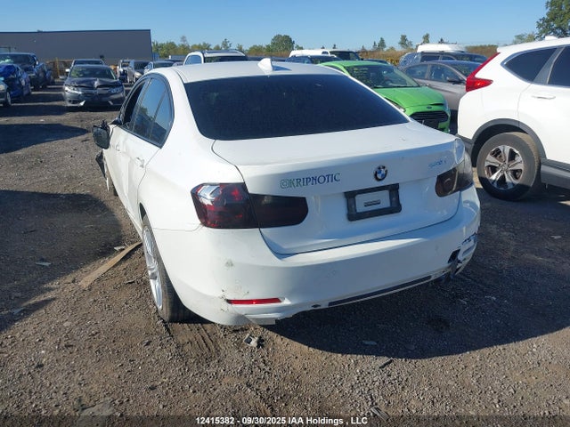 BMW 2014 2014 WBA3C3G55ENS72199 Image 3