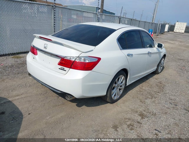 Honda j35y1 2015 1HGCR3F97FA800034 Image 4