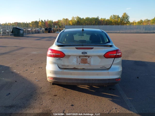 Ford Focus 2016 1FADP3F29GL341838 Image 16