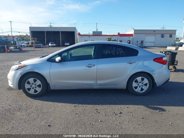 KIA dohc mpi nu 2015 KNAFK4A6XF5409680 Image 14