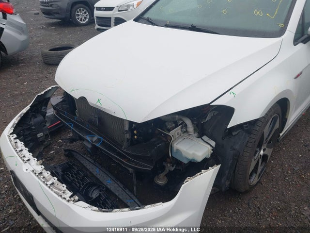 3VWTT7AU3FM029977 Volkswagen 2015