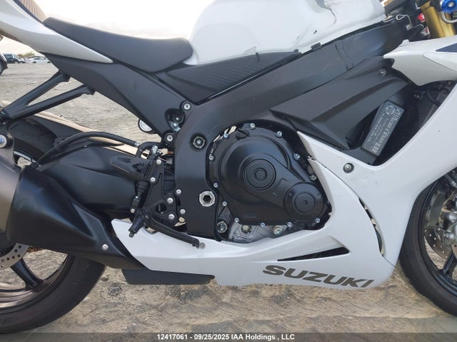 Suzuki R747- 2021 JS1GR7MA6M7100014 Image 8