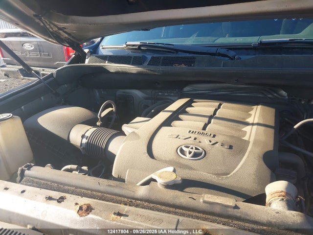 5TFUY5F18FX423660 Toyota Tundra Sr 5.7l V8