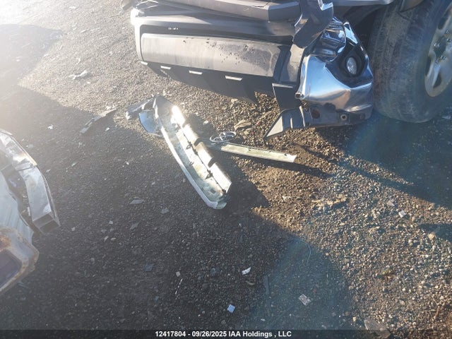 5TFUY5F18FX423660 Toyota Tundra Sr 5.7l V8