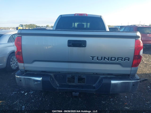 5TFUY5F18FX423660 Toyota Tundra Sr 5.7l V8