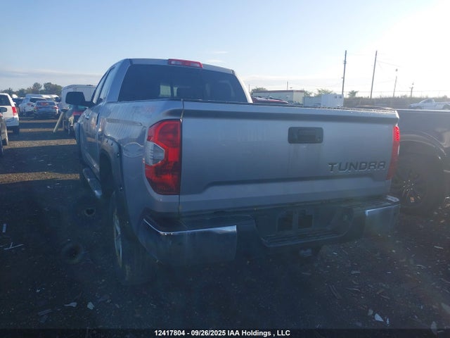 5TFUY5F18FX423660 Toyota Tundra Sr 5.7l V8