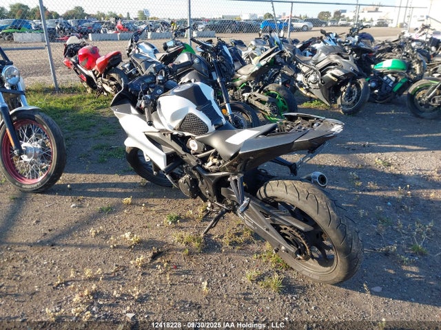 MH3RH15N7HK001027 Yamaha Yzfr3 A