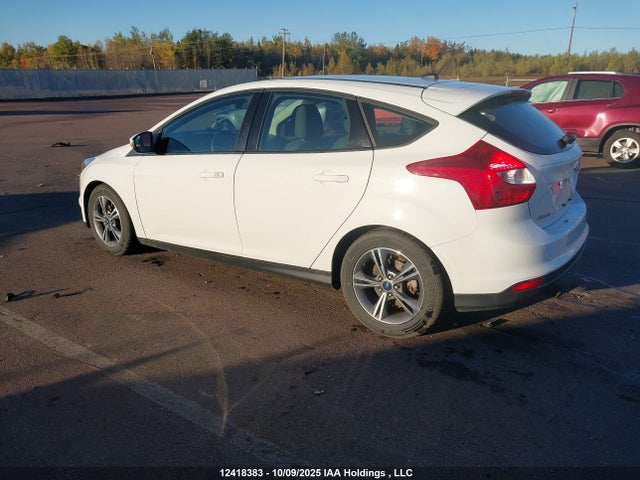Ford Focus 2014 1FADP3K20EL328642 Image 3