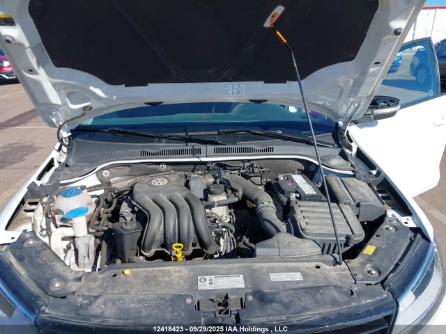 3VW2K7AJ1EM325437 Volkswagen 2014