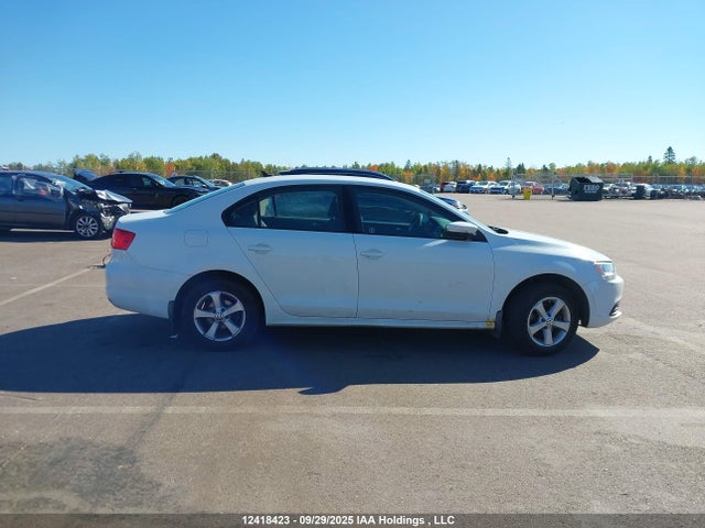 3VW2K7AJ1EM325437 Volkswagen 2014