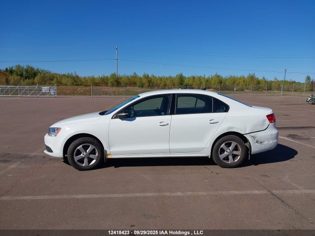 3VW2K7AJ1EM325437 Volkswagen 2014