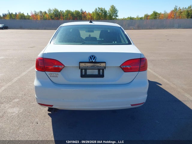 3VW2K7AJ1EM325437 Volkswagen 2014