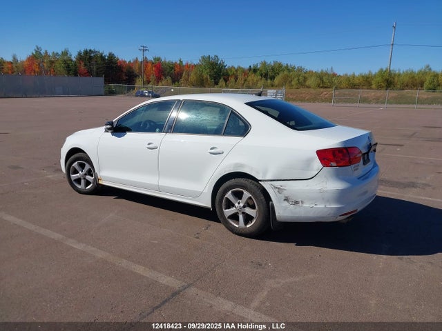 3VW2K7AJ1EM325437 Volkswagen 2014