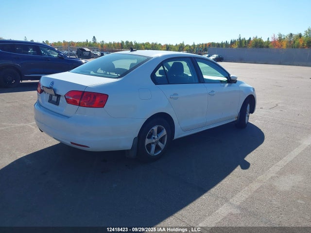 3VW2K7AJ1EM325437 Volkswagen 2014