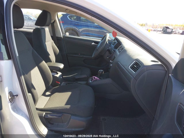 3VW2K7AJ1EM325437 Volkswagen 2014