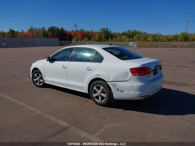 3VW2K7AJ1EM325437 Volkswagen 2014