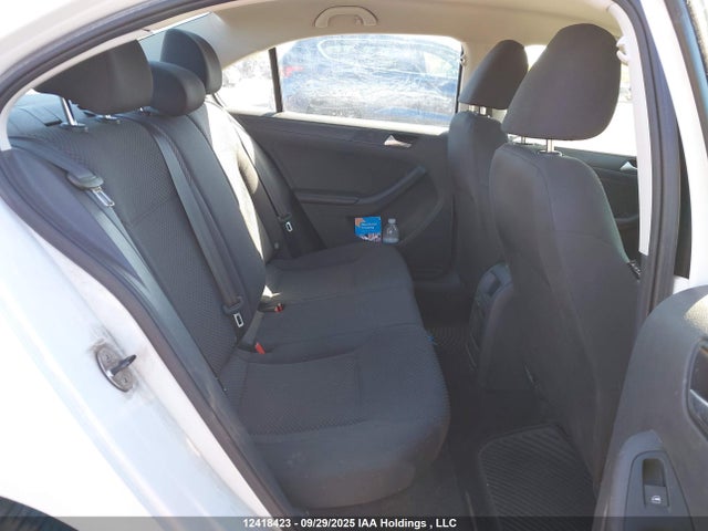 3VW2K7AJ1EM325437 Volkswagen 2014