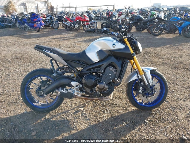 Yamaha FZ09 2015 JYARN33N8FA000991 Image 12