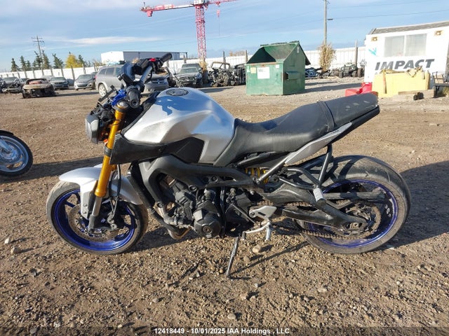 Yamaha FZ09 2015 JYARN33N8FA000991 Image 13