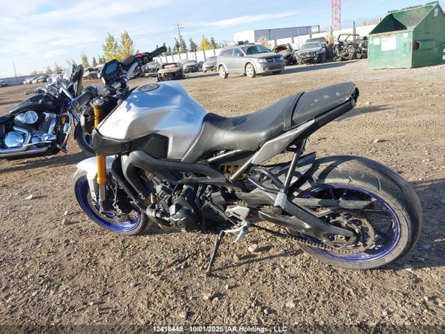 Yamaha FZ09 2015 JYARN33N8FA000991 Image 3