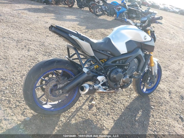 Yamaha FZ09 2015 JYARN33N8FA000991 Image 4
