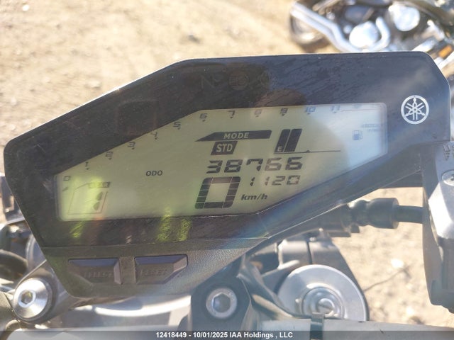 Yamaha FZ09 2015 JYARN33N8FA000991 Image 7