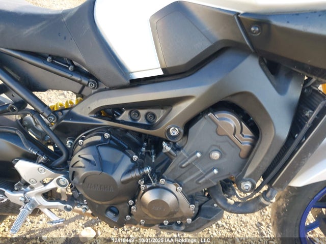 Yamaha FZ09 2015 JYARN33N8FA000991 Image 8