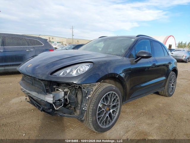 Porsche Macan 2018 WP1AA2A58JLB13314 Image 2