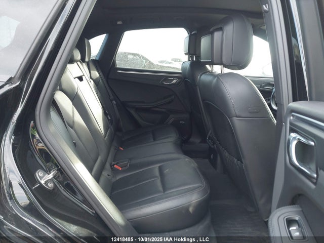 Porsche Macan 2018 WP1AA2A58JLB13314 Image 8
