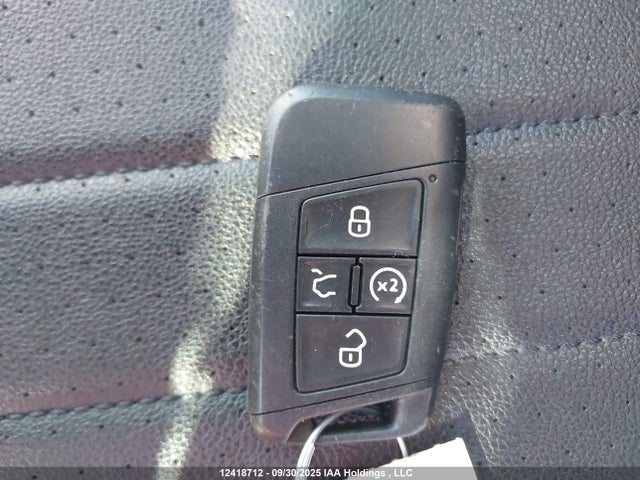 3VV2B7AX6NM122827 Volkswagen Tiguan