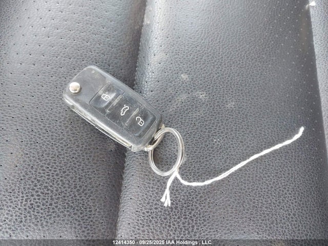 WVGNV7AX4HK035518 Volkswagen 2017