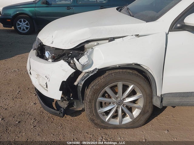 WVGNV7AX4HK035518 Volkswagen 2017