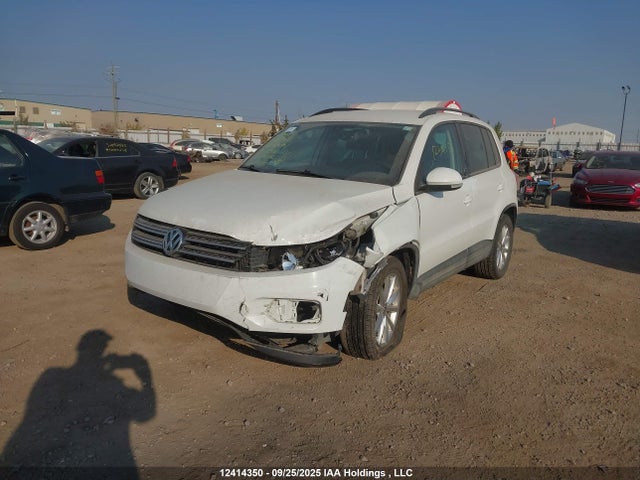 WVGNV7AX4HK035518 Volkswagen 2017