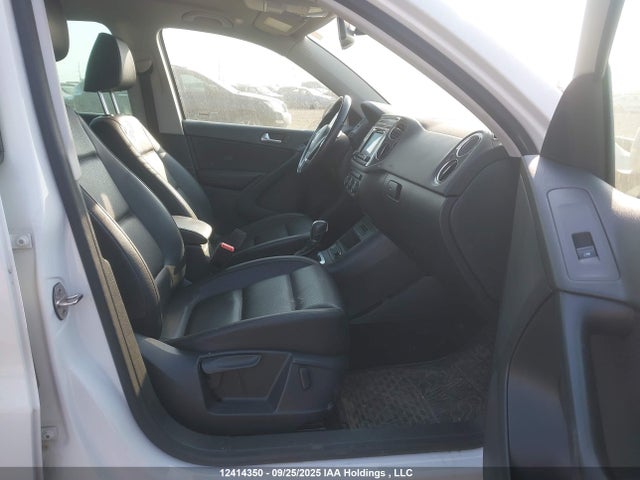 WVGNV7AX4HK035518 Volkswagen 2017