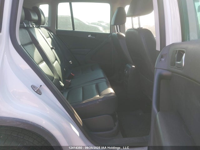 WVGNV7AX4HK035518 Volkswagen 2017