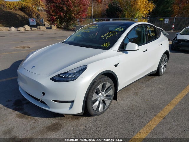 Tesla Model Y 2022 7SAYGAEEXNF570656 Image 2