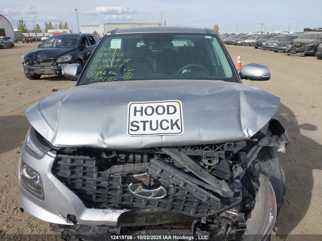 Hyundai Venue Essential 2024 KMHRB8A38RU292054 Image 32