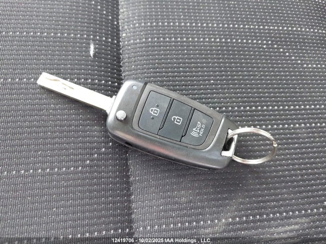 Hyundai Venue Essential 2024 KMHRB8A38RU292054 Image 33